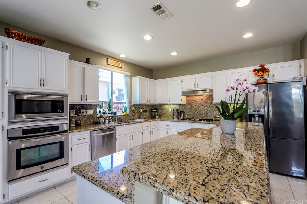 14685 Shady Valley Way, Moreno Valley CA  92555-5736 exterior