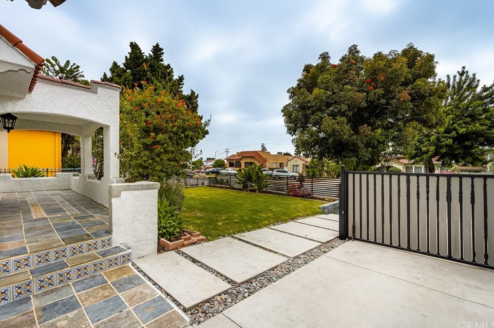 5415 Chesley Ave, Los Angeles CA  90043-2422 exterior