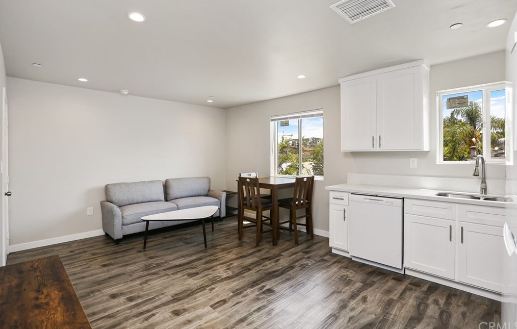 1205 37th Dr, Los Angeles CA  90007-4212 exterior