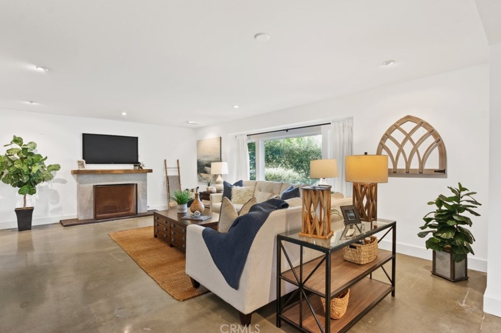 2712 Albatross Dr, Costa Mesa CA  92626-4714 exterior