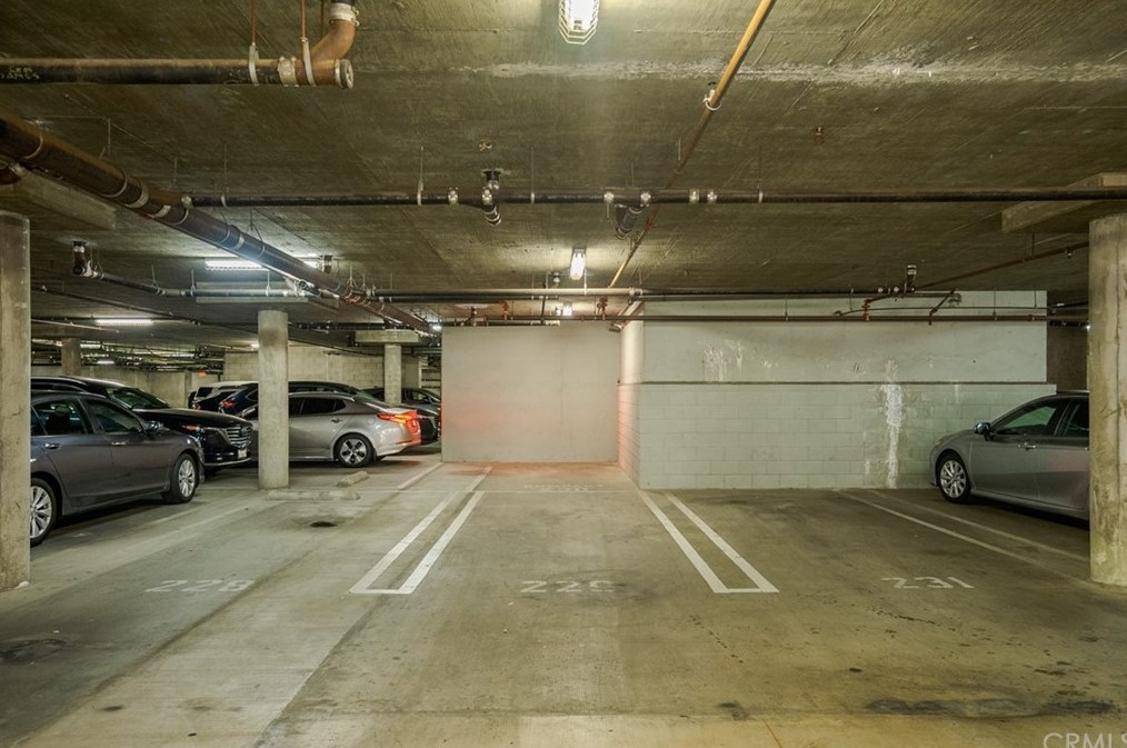 3740 Santa Rosalia Dr, Los Angeles CA  90008-3620 exterior
