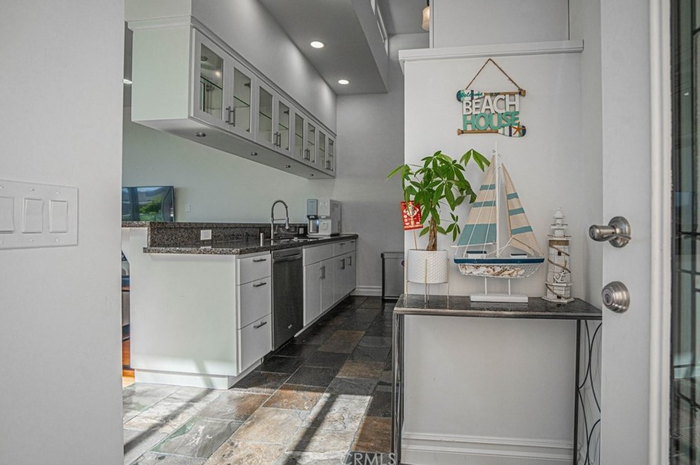 1065 Tia Juana St, Laguna Beach CA  92651-3833 exterior