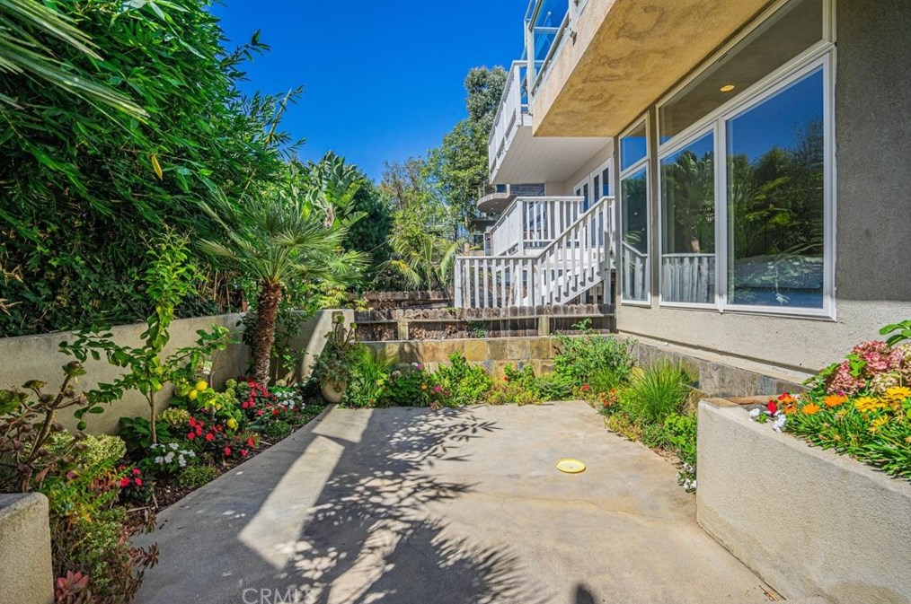 1065 Tia Juana St, Laguna Beach CA  92651-3833 exterior