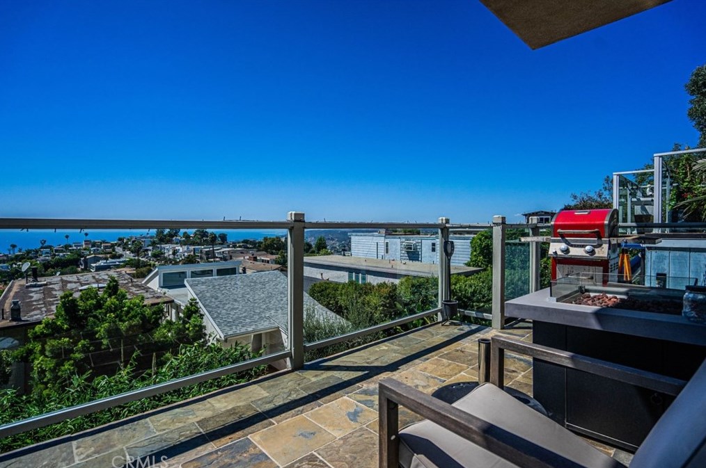 1065 Tia Juana St, Laguna Beach CA  92651-3833 exterior