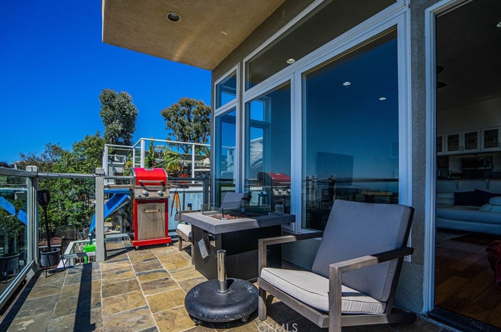 1065 Tia Juana St, Laguna Beach CA  92651-3833 exterior