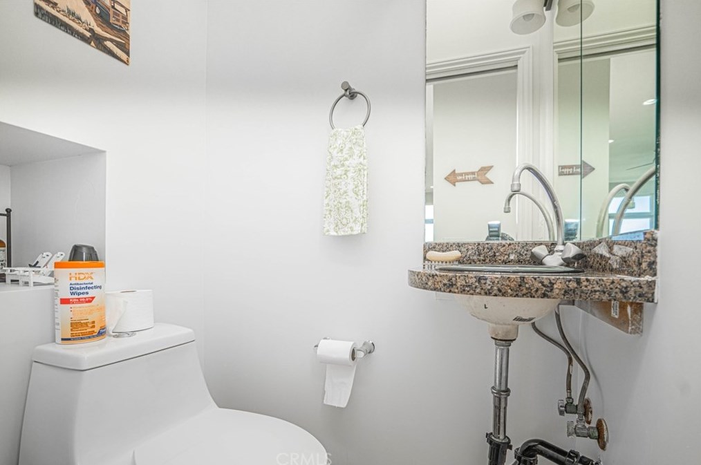 1065 Tia Juana St, Laguna Beach CA  92651-3833 exterior