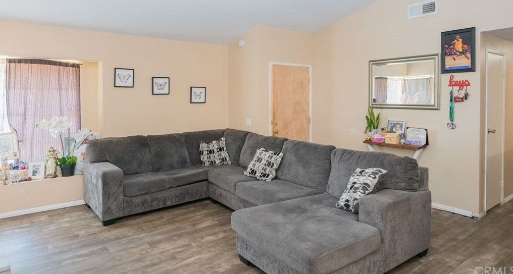 25566 Ericson Dr, Moreno Valley CA 92553-5036 exterior