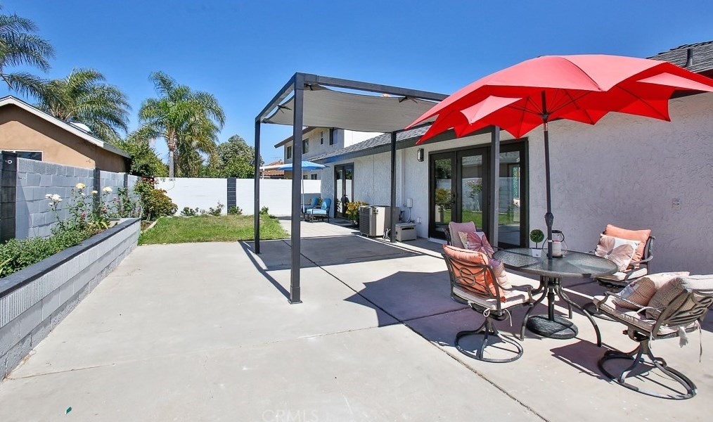 16411 Magellan Ln, Huntington Beach CA  92647-3528 exterior