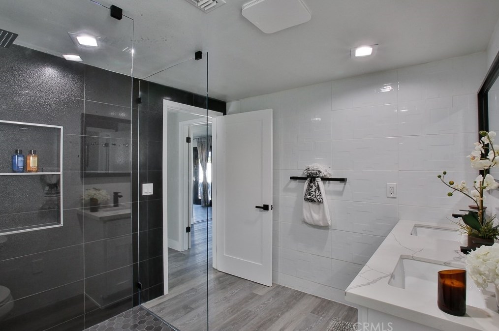 16411 Magellan Ln, Huntington Beach CA  92647-3528 exterior