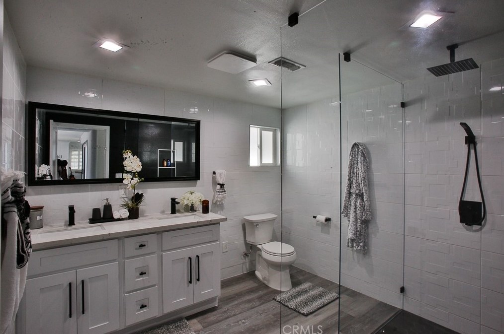 16411 Magellan Ln, Huntington Beach CA  92647-3528 exterior