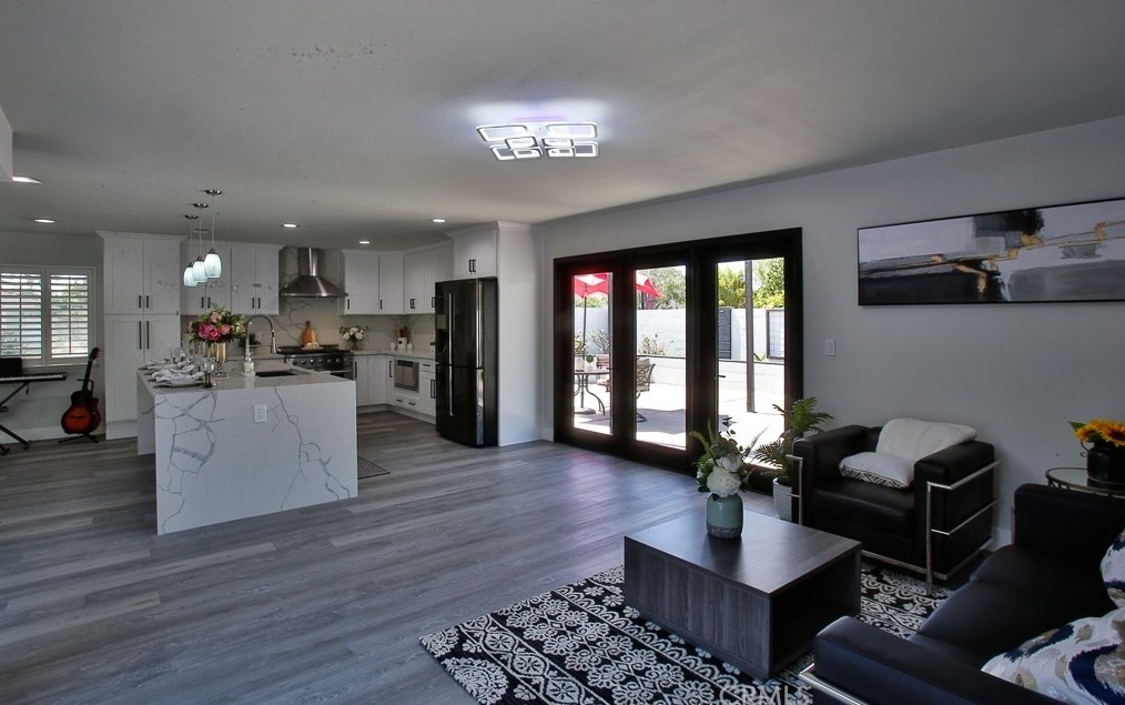16411 Magellan Ln, Huntington Beach CA  92647-3528 exterior