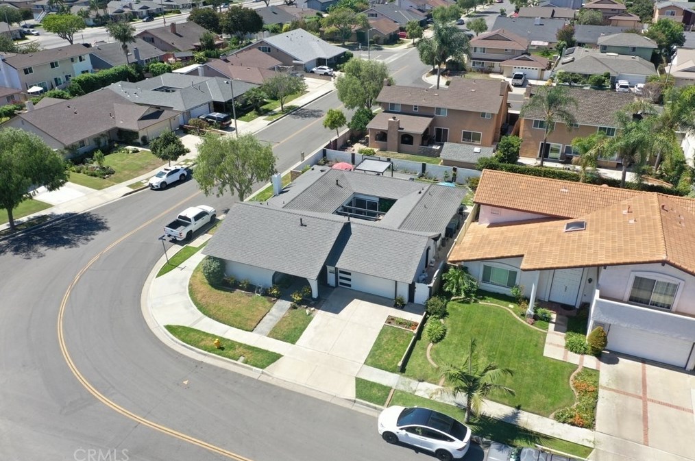 16411 Magellan Ln, Huntington Beach CA  92647-3528 exterior