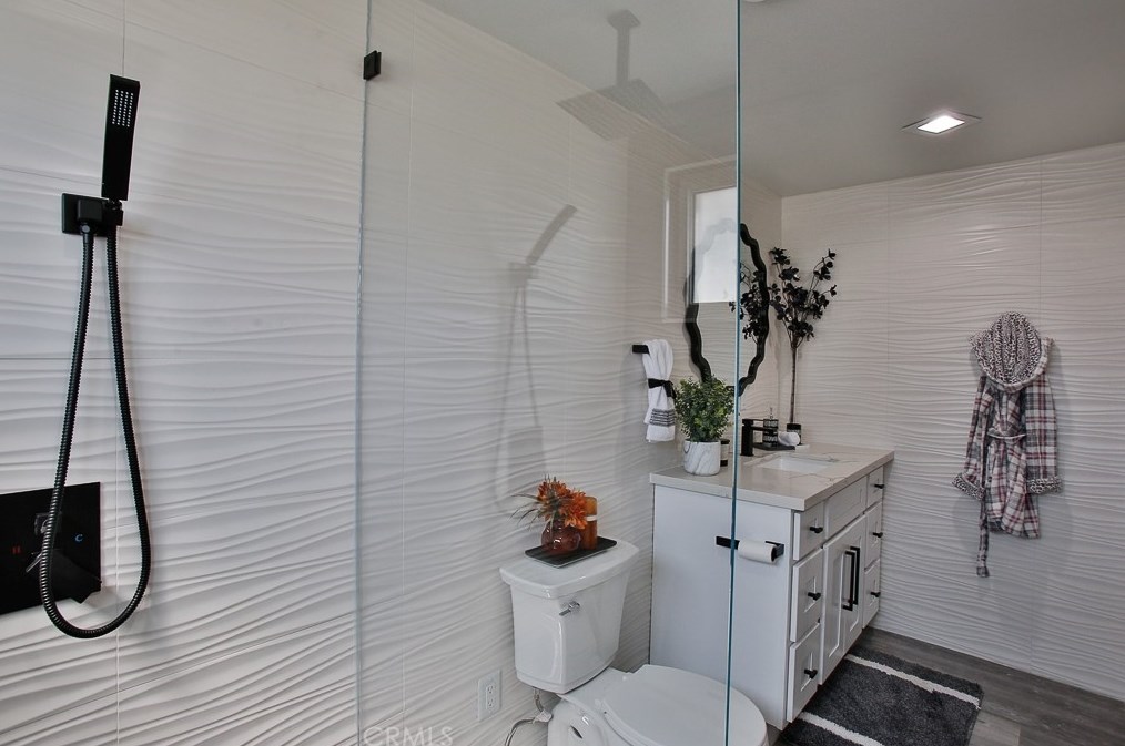 16411 Magellan Ln, Huntington Beach CA  92647-3528 exterior