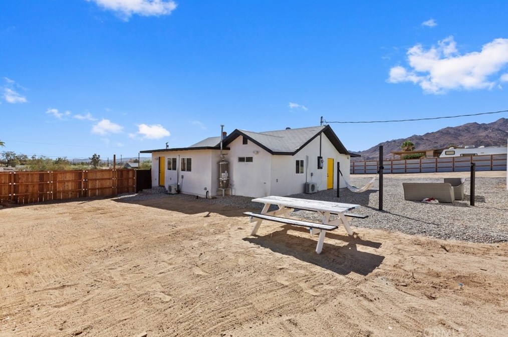 6544 Pine Ave, Twntynine Plm CA  92277-3246 exterior