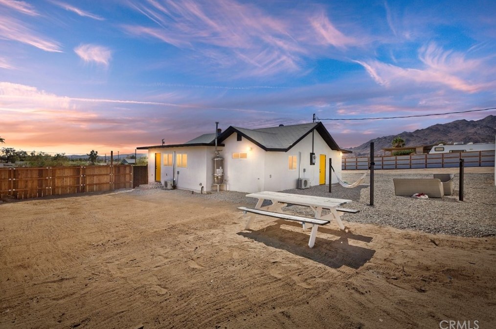 6544 Pine Ave, Twntynine Plm CA  92277-3246 exterior