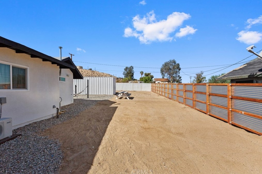 6544 Pine Ave, Twntynine Plm CA  92277-3246 exterior