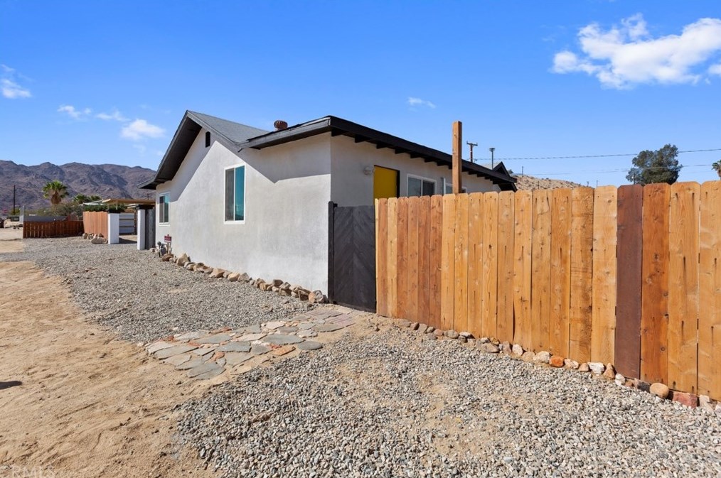 6544 Pine Ave, Twntynine Plm CA  92277-3246 exterior