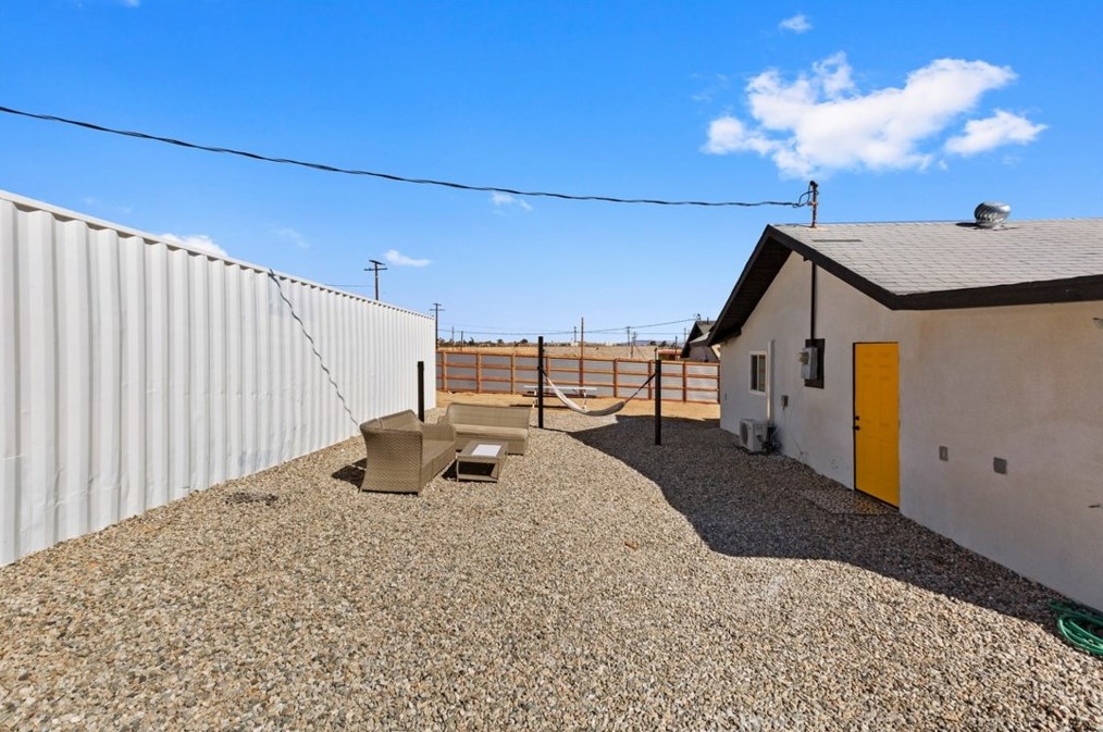 6544 Pine Ave, Twntynine Plm CA  92277-3246 exterior