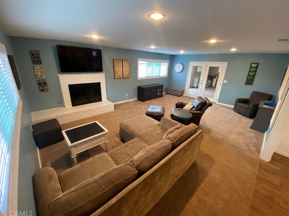 10402 Whirlaway St, Cypress CA  90630-4466 exterior