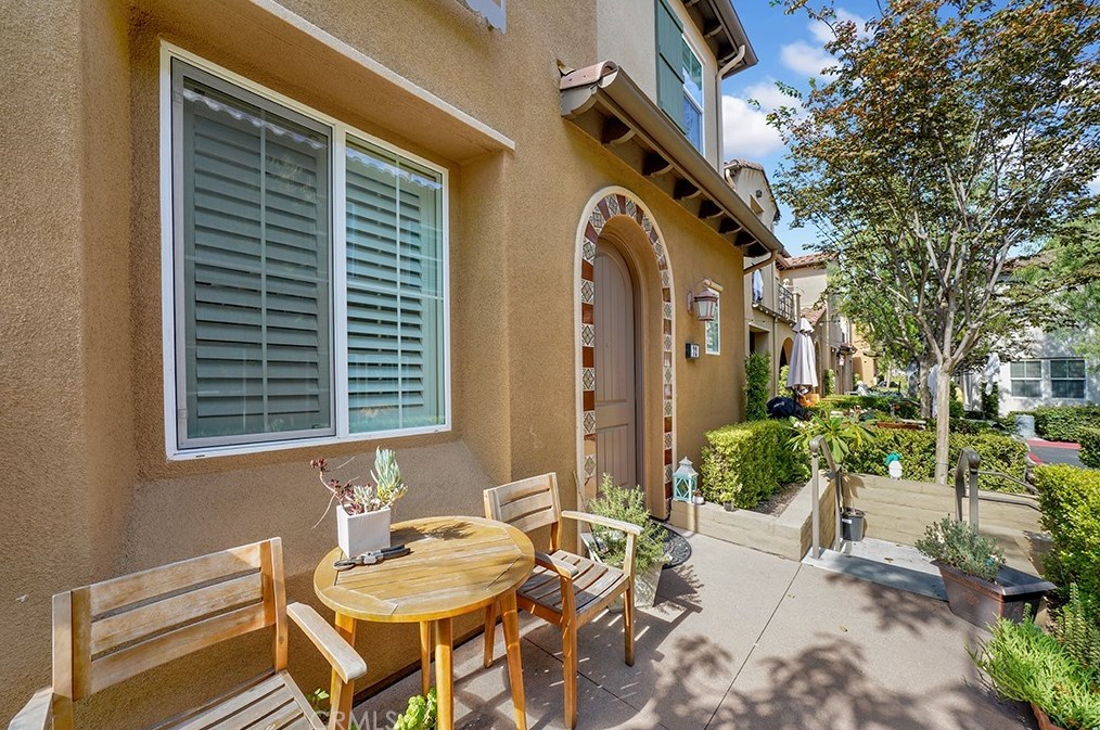 72 Playa Cir, Laguna Beach CA  92656-1621 exterior