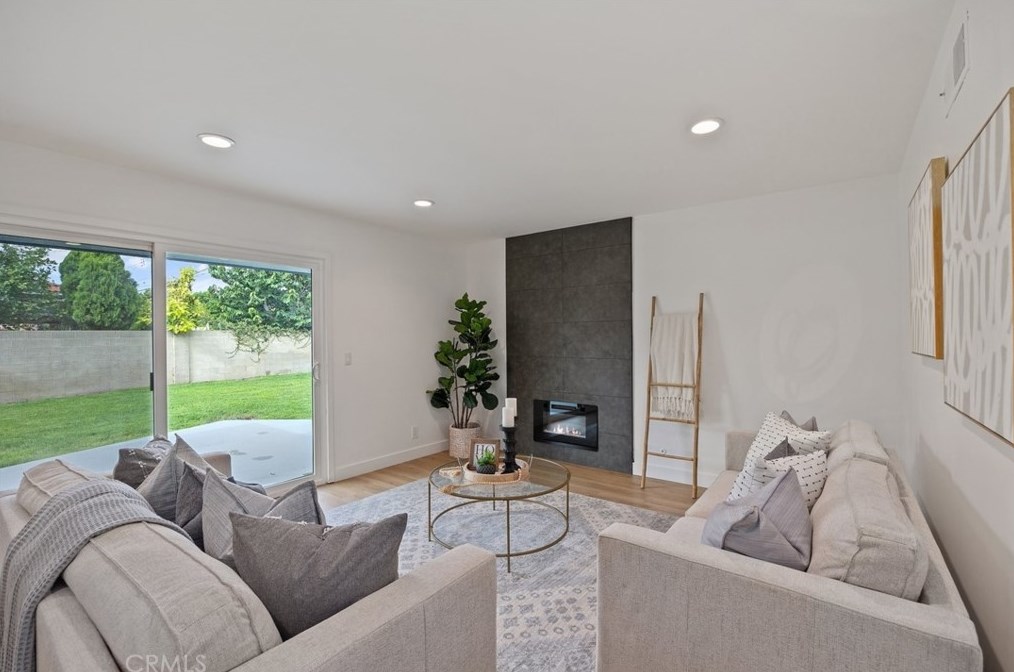 16171 Brimhall Ln, Huntington Beach CA  92647-3345 exterior