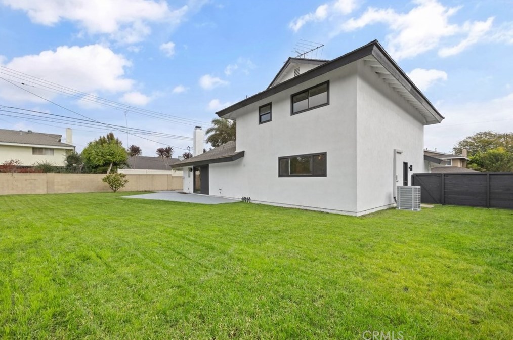 16171 Brimhall Ln, Huntington Beach CA  92647-3345 exterior