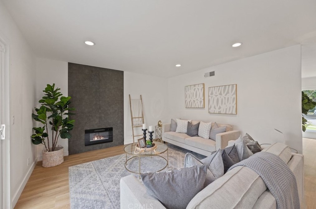 16171 Brimhall Ln, Huntington Beach CA  92647-3345 exterior