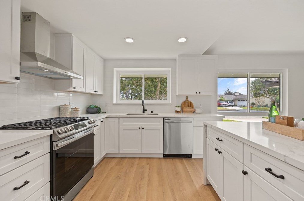 16171 Brimhall Ln, Huntington Beach CA  92647-3345 exterior