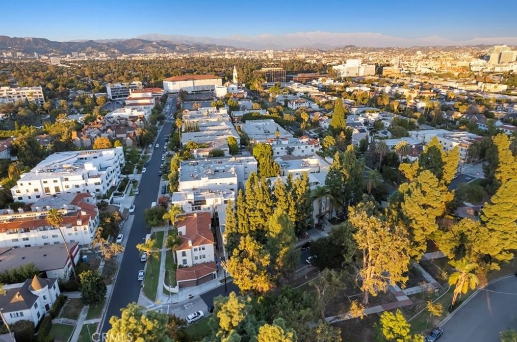 4407 Francis Ave, Los Angeles CA  90005-3780 exterior