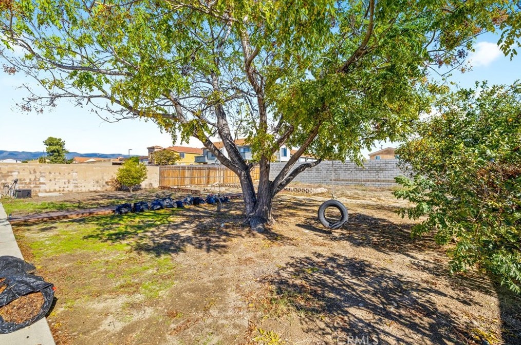 8605 Encina Ave, Fontana CA  92335-3920 exterior