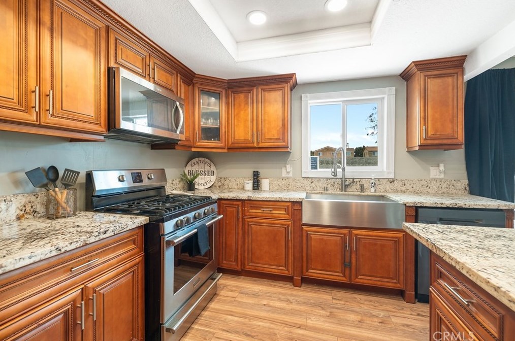 8605 Encina Ave, Fontana CA  92335-3920 exterior