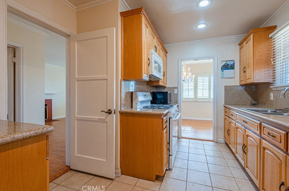 1722 108th St, Los Angeles CA  90047-4413 exterior