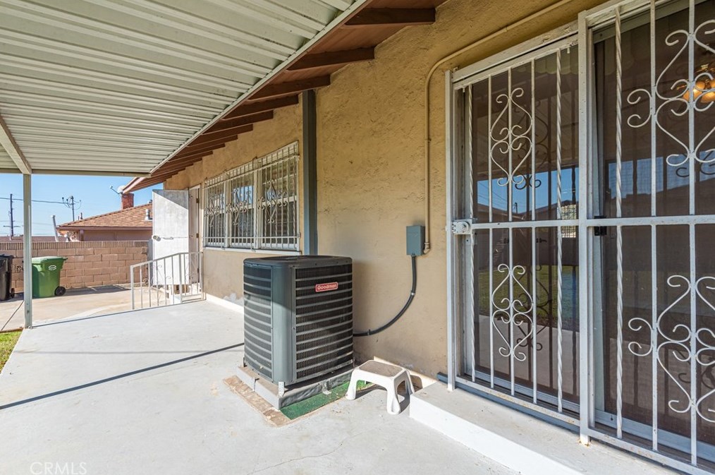 1722 108th St, Los Angeles CA  90047-4413 exterior