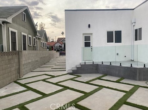 5464 8th Ave, Los Angeles CA  90043-2518 exterior