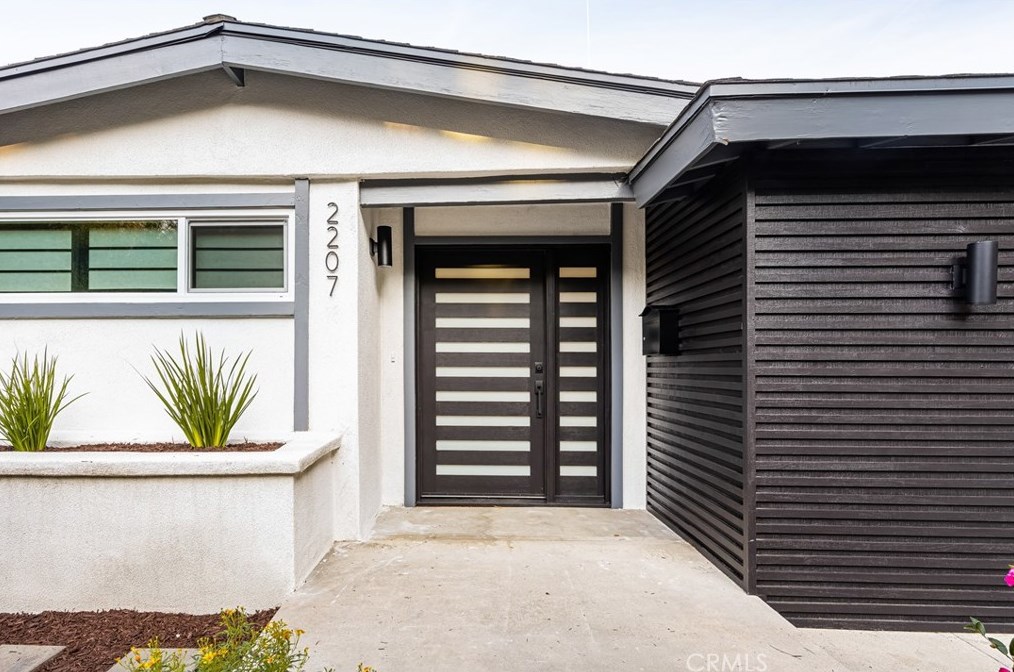 2207 Micheltorena St, Los Angeles CA  90039-3020 exterior