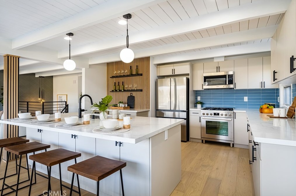 2207 Micheltorena St, Los Angeles CA  90039-3020 exterior