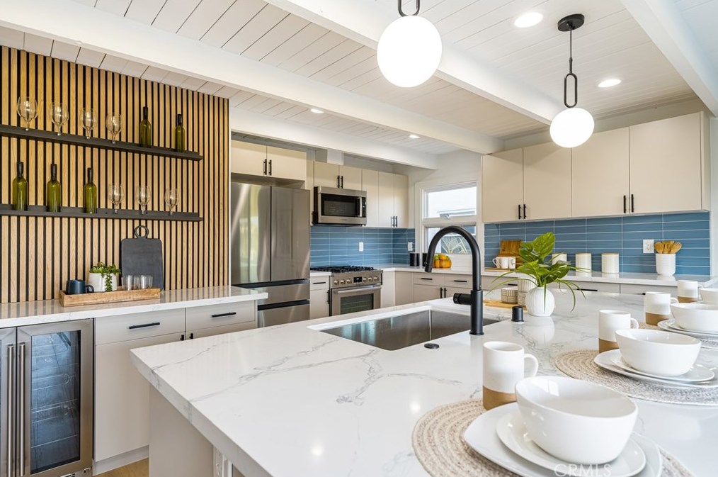 2207 Micheltorena St, Los Angeles CA  90039-3020 exterior