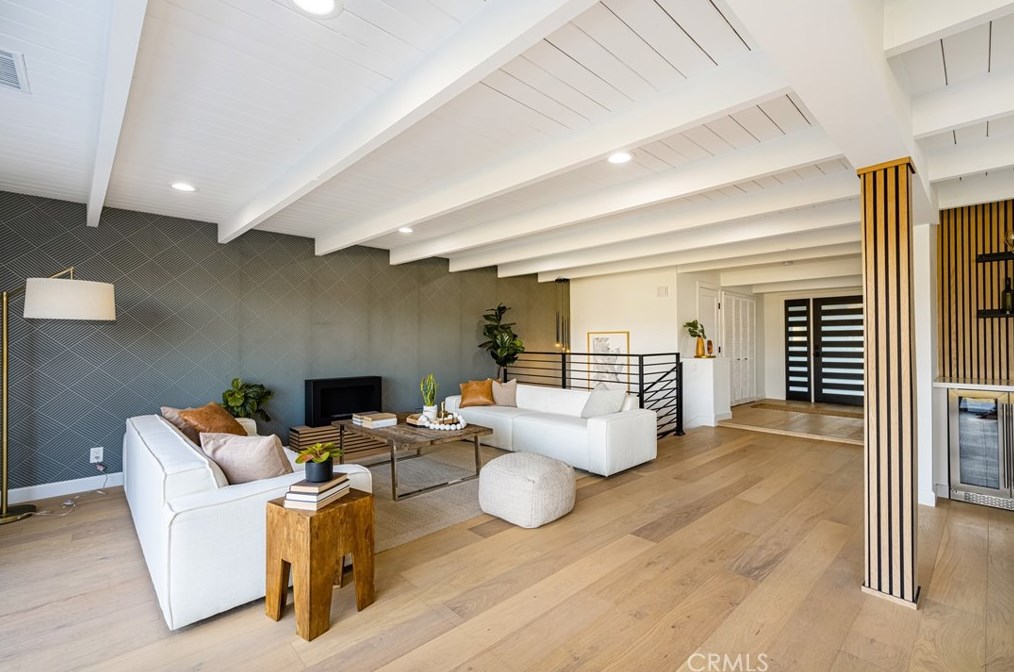2207 Micheltorena St, Los Angeles CA  90039-3020 exterior