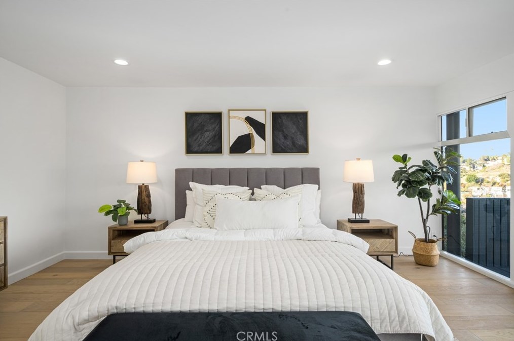2207 Micheltorena St, Los Angeles CA  90039-3020 exterior