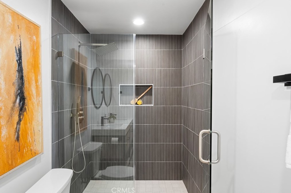 2207 Micheltorena St, Los Angeles CA  90039-3020 exterior