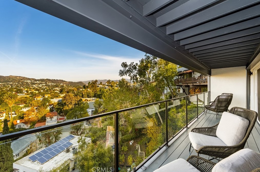 2207 Micheltorena St, Los Angeles CA  90039-3020 exterior