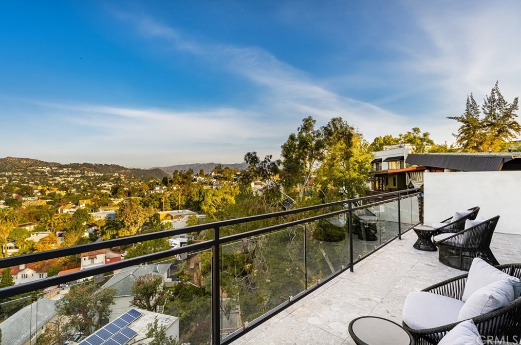 2207 Micheltorena St, Los Angeles CA  90039-3020 exterior