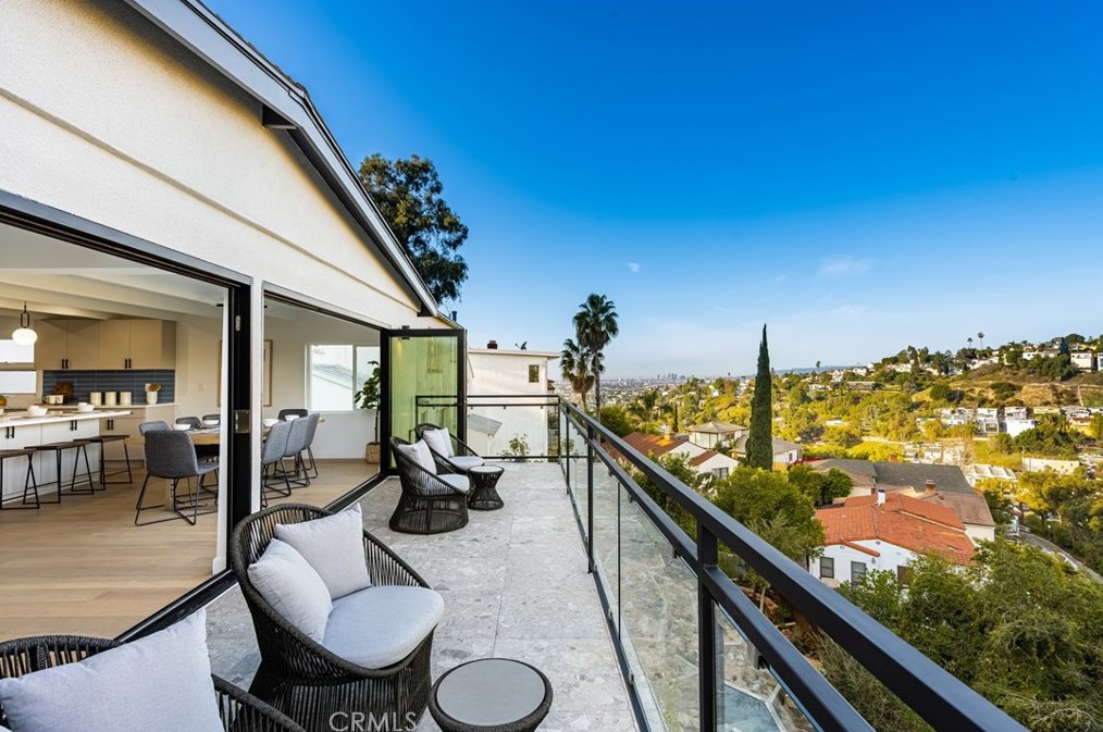 2207 Micheltorena St, Los Angeles CA  90039-3020 exterior