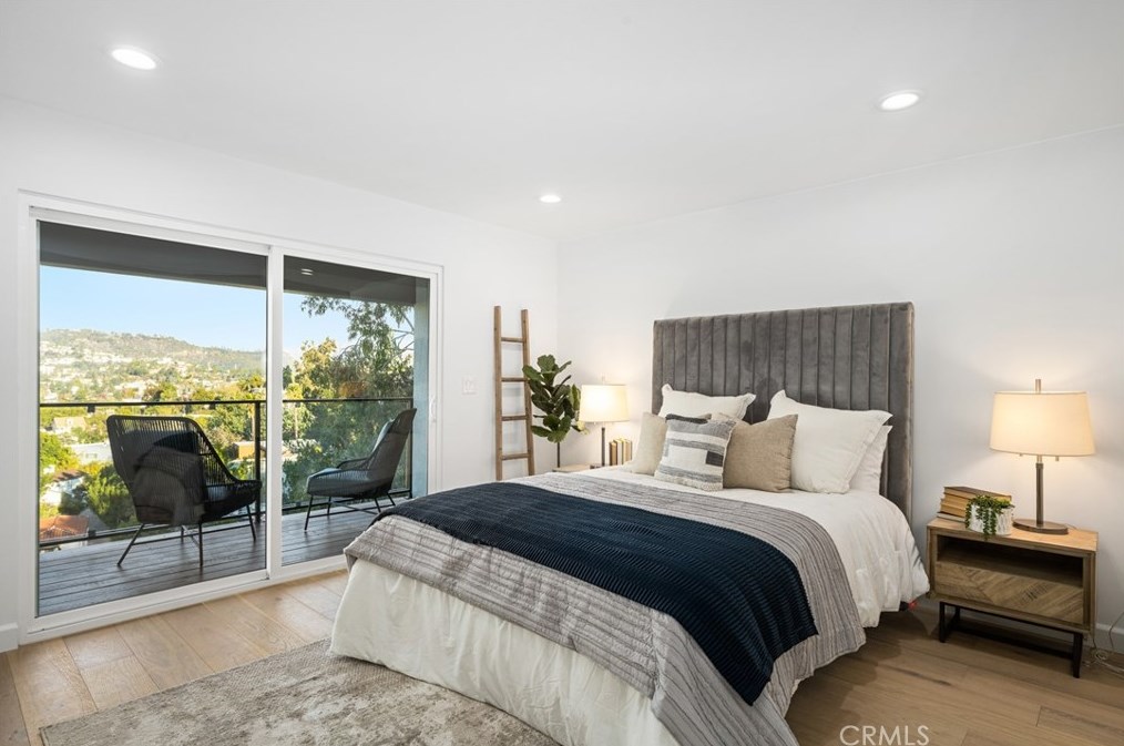 2207 Micheltorena St, Los Angeles CA  90039-3020 exterior