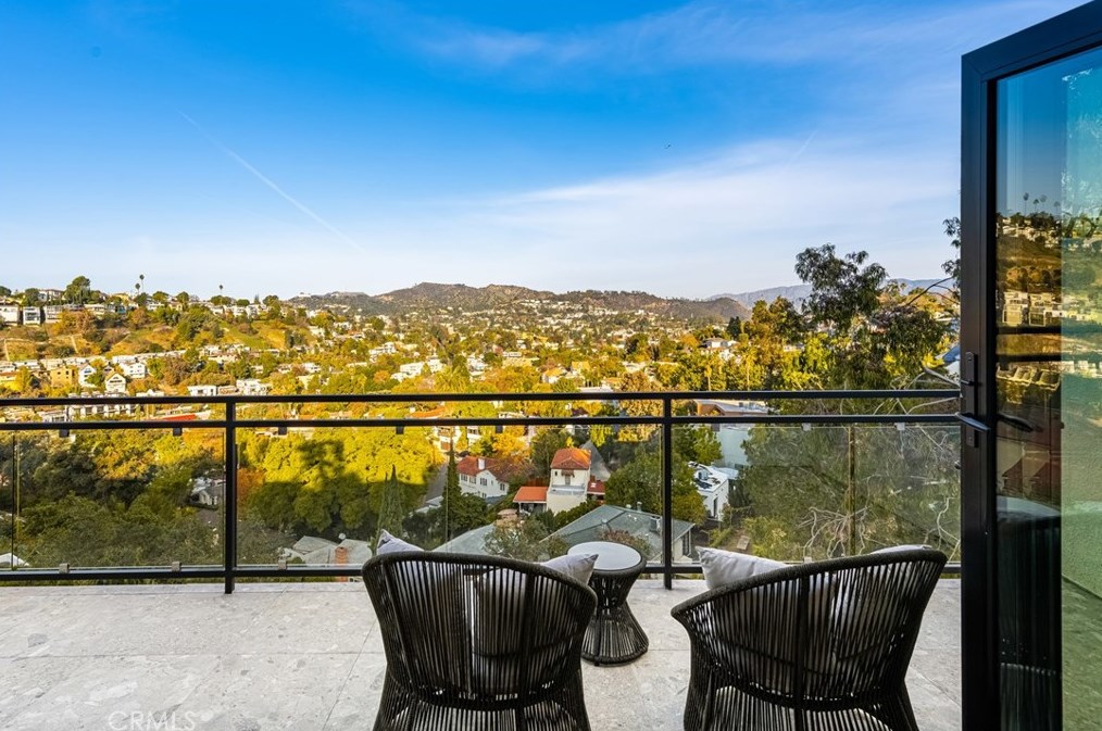 2207 Micheltorena St, Los Angeles CA  90039-3020 exterior