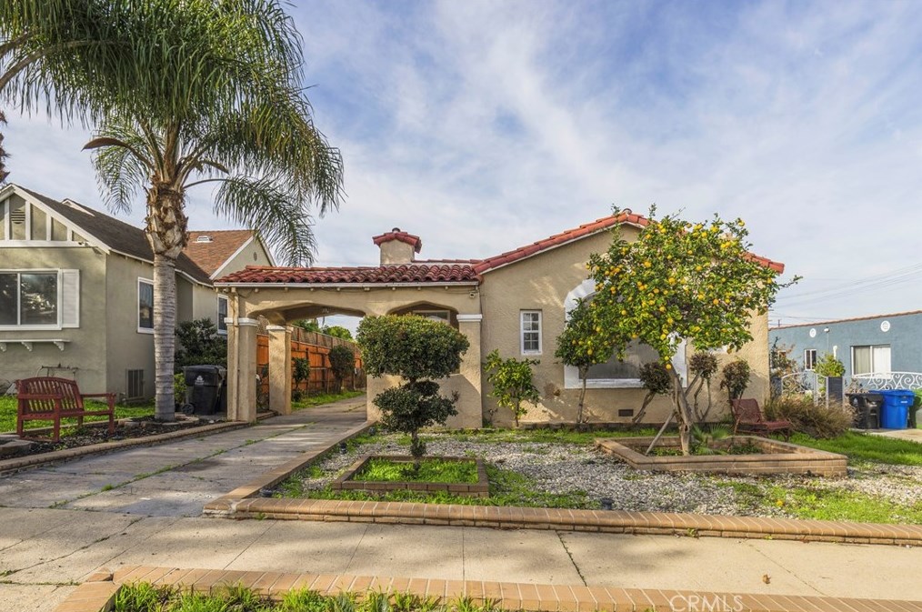 9211 Harvard Blvd, Los Angeles CA  90047-3802 exterior