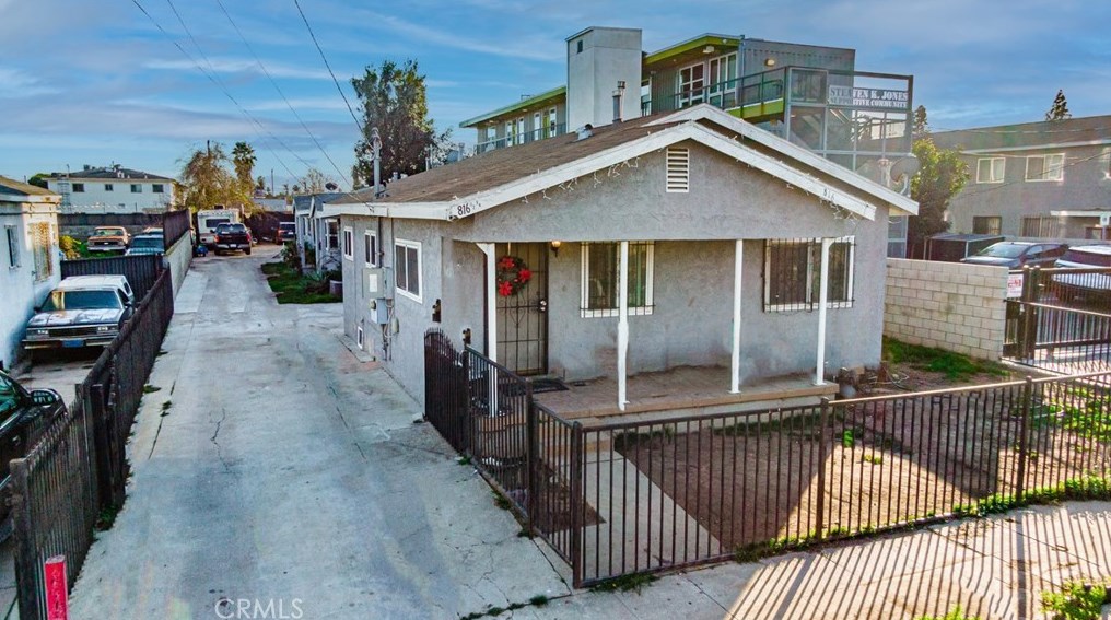 816 Colden Ave, Los Angeles CA  90044-4788 exterior