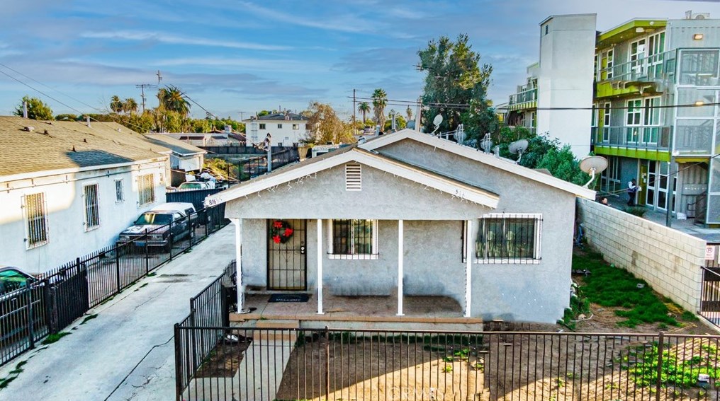 816 Colden Ave, Los Angeles CA  90044-4788 exterior
