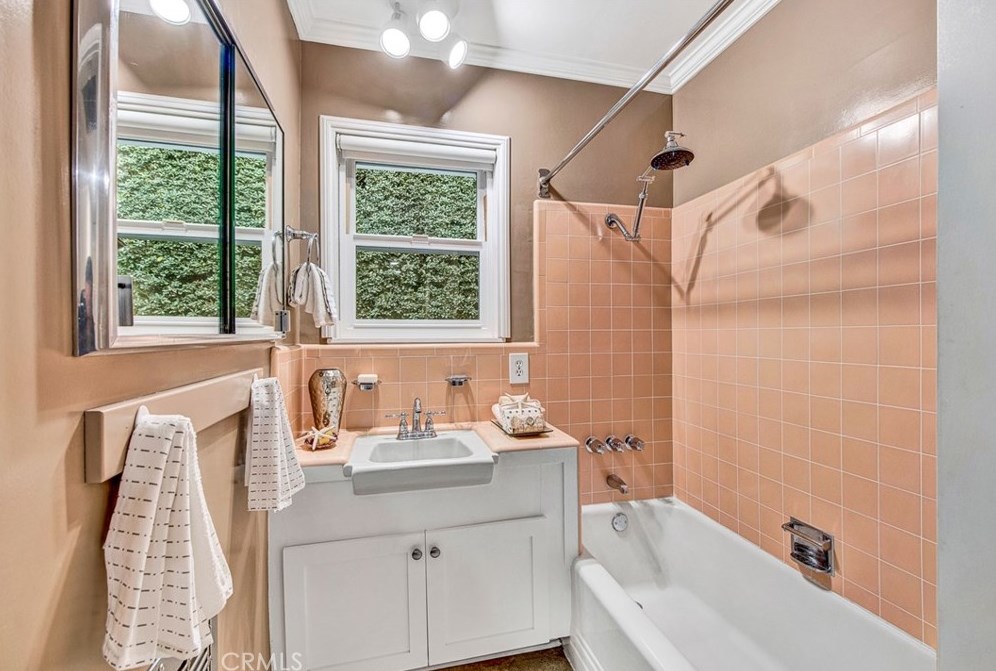 1208 Park Ln, Santa Ana CA  92706-1423 exterior