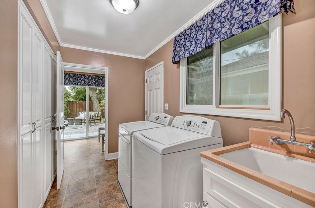 1208 Park Ln, Santa Ana CA  92706-1423 exterior